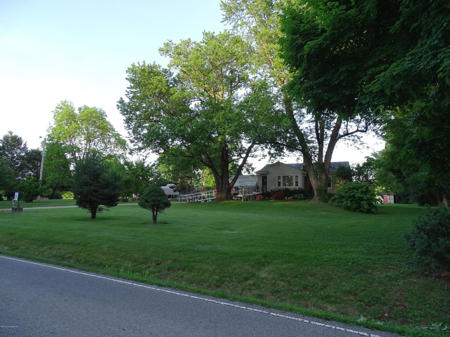 8211 Cedar Creek Rd, Louisville, KY 40291 - photo 1