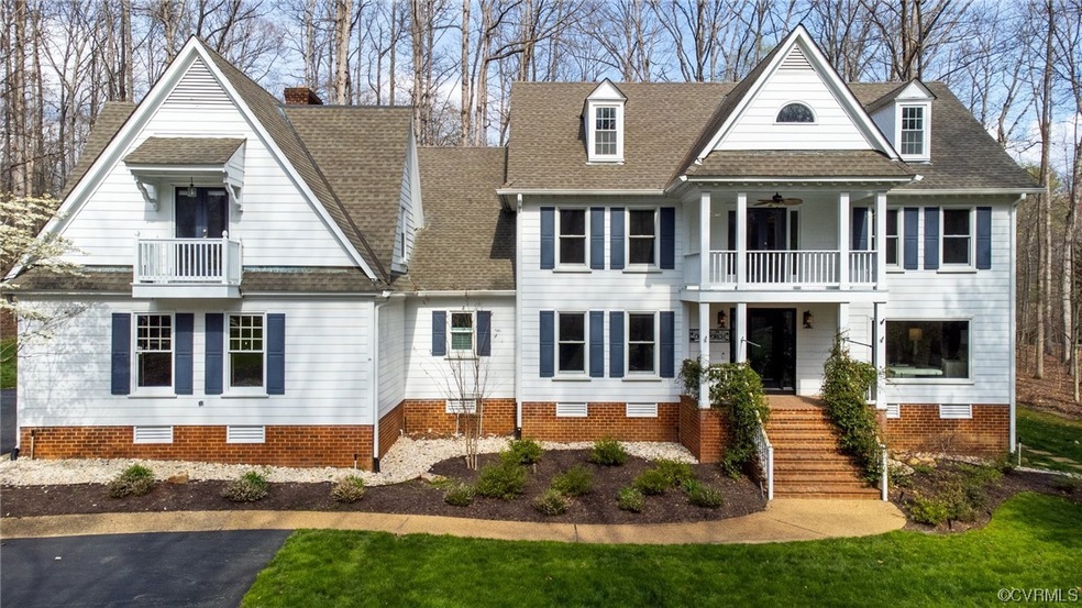 Stately 2.5 story colonial