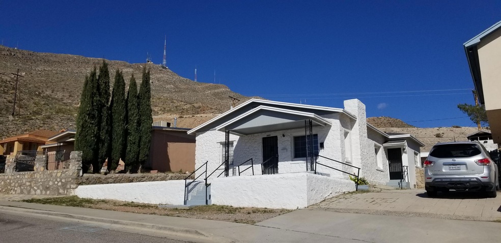 2025 San Jose Ave, El Paso, TX 79902 - photo 1