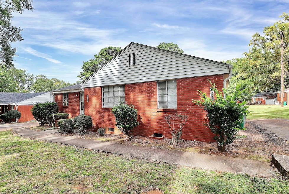 3210 Minnesota Rd unit 3210, Charlotte, NC 28208 - photo 1