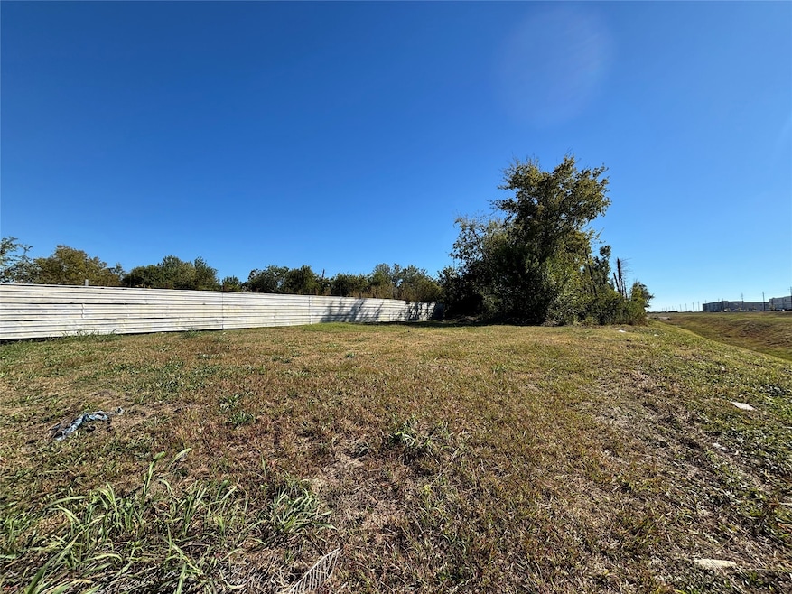 Clean lot on Airport Blvd with possible commercial use