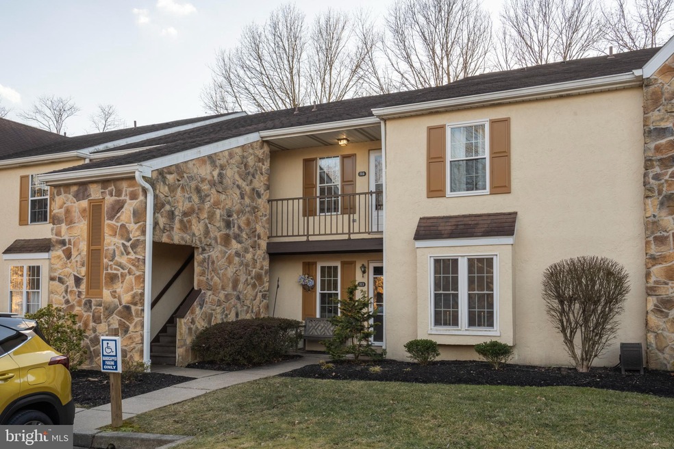 314 Valley Stream Ln unit 314V, Chesterbrook, PA 19087 - photo 1
