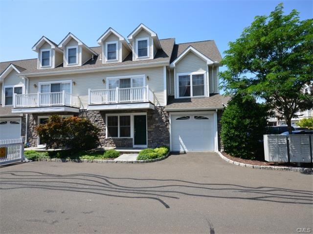 39 Maple Tree Ave unit 20, Stamford, CT 06906 - photo 1