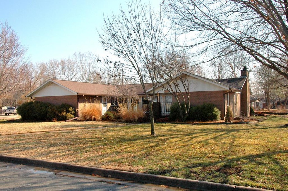 900 S 29 N A, Parsons, KS 67357 - photo 1