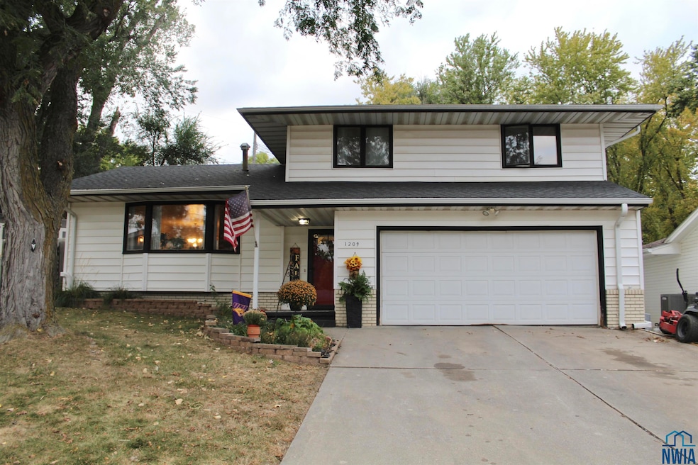 1209 Olaf Ct, Sioux City, IA 51104 - photo 1
