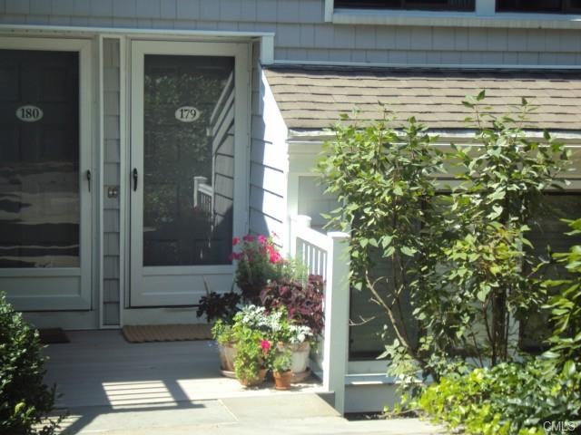 179 Rowayton Woods Dr unit 179, Norwalk, CT 06854 - photo 1