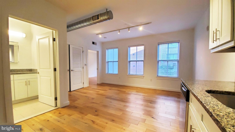 226 Church St unit 303, Philadelphia, PA 19106 - photo 1