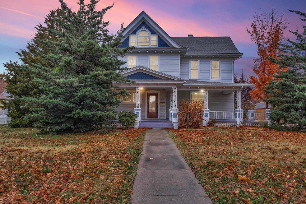 216 W 8th St, Newton, KS 67114 - photo 1