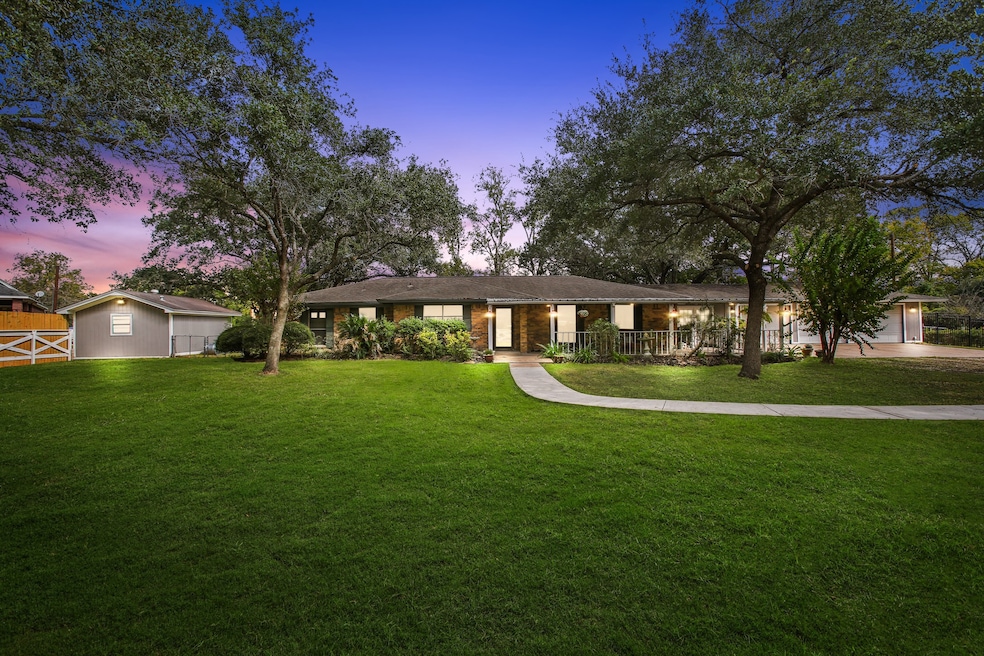 1263 County Road 147, Alvin, TX 77511 - photo 1