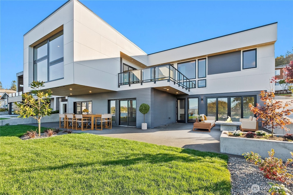 For Sale $1,599,000 • Co-Listing Agent