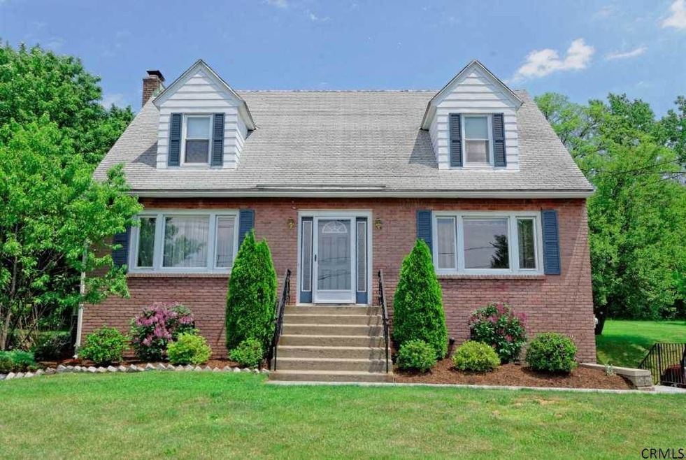 135 Shaker Rd, Albany, NY 12211 - photo 1