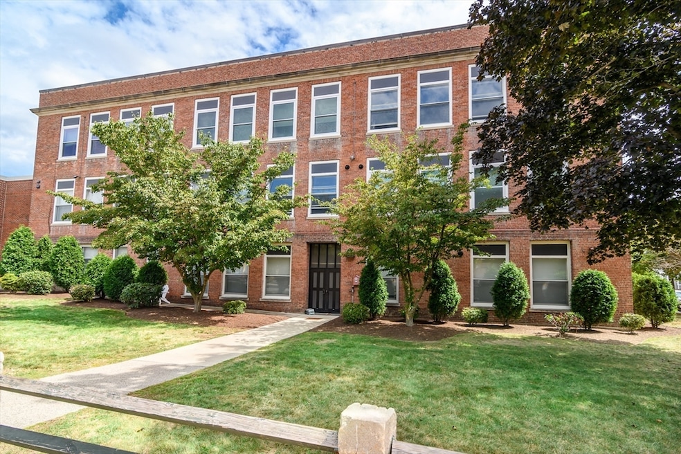 For Sale $529,900 • Co-Listing Agent