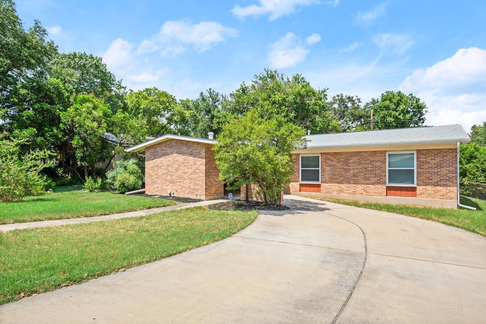 Welcome home to 1400 Briarcliff Blvd