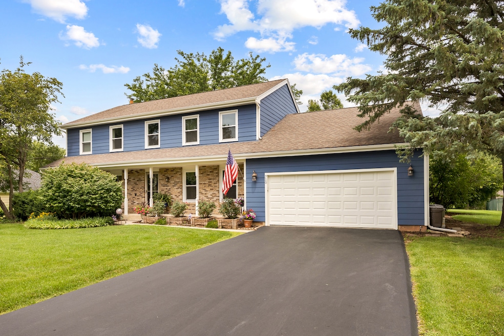 710 Sprucetree Ln, Algonquin, IL 60102 - photo 1