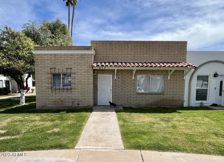 617 N Pioneer Cir, Mesa, AZ 85203 - photo 1