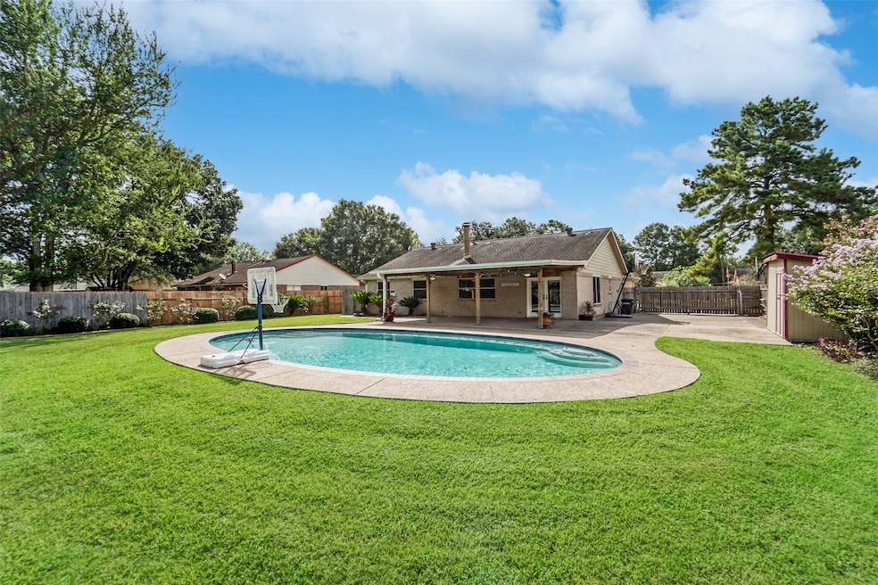 Welcome to 1011 Killarney Avenue! This sprawling 1/3 acre property located in the heart of Friendswood is a true oasis, indoors and out! Boasting interior updates, ample parking space, and a 40,000-gallon backyard pool - this property is a MUST-SEE!