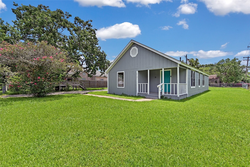 Charming and updated 3/1/2!