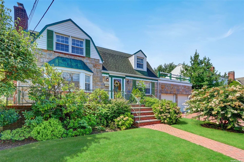 206 Canterbury Gate, Lynbrook, NY 11563 - photo 1