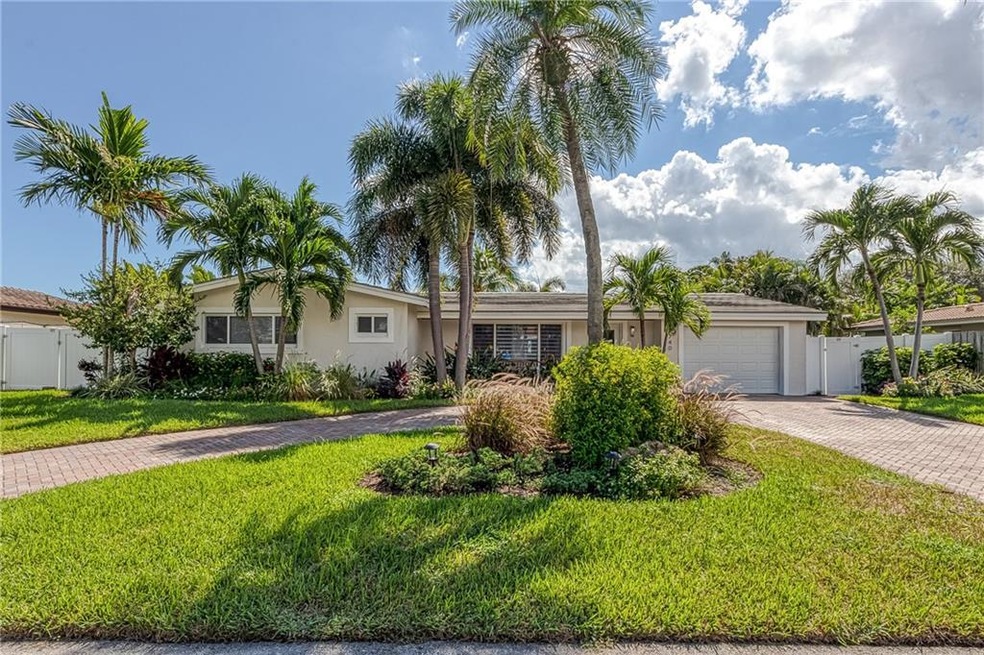 Gorgeous Landscaped 2/2 home in desirable Lighthou