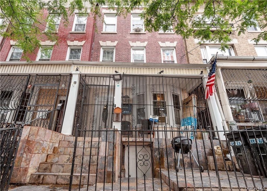 2671 Briggs Ave, Bronx, NY 10458 - photo 1