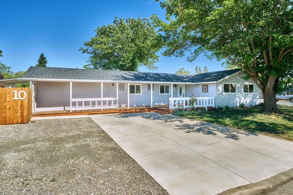 10 N Deanjou Ave, Eagle Point, OR 97524 - photo 1