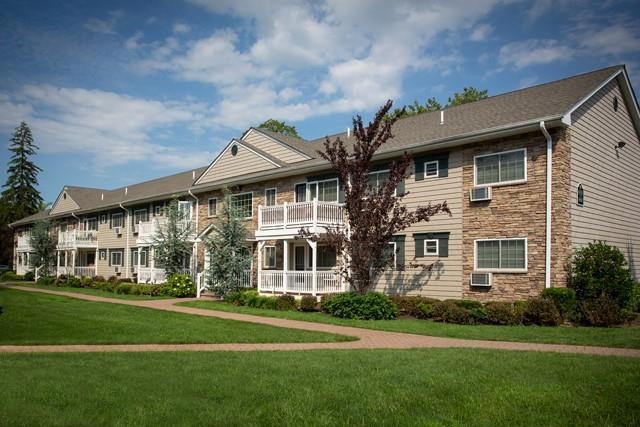 664 Veterans Hwy unit 5-1D, Hauppauge, NY 11788 - photo 1