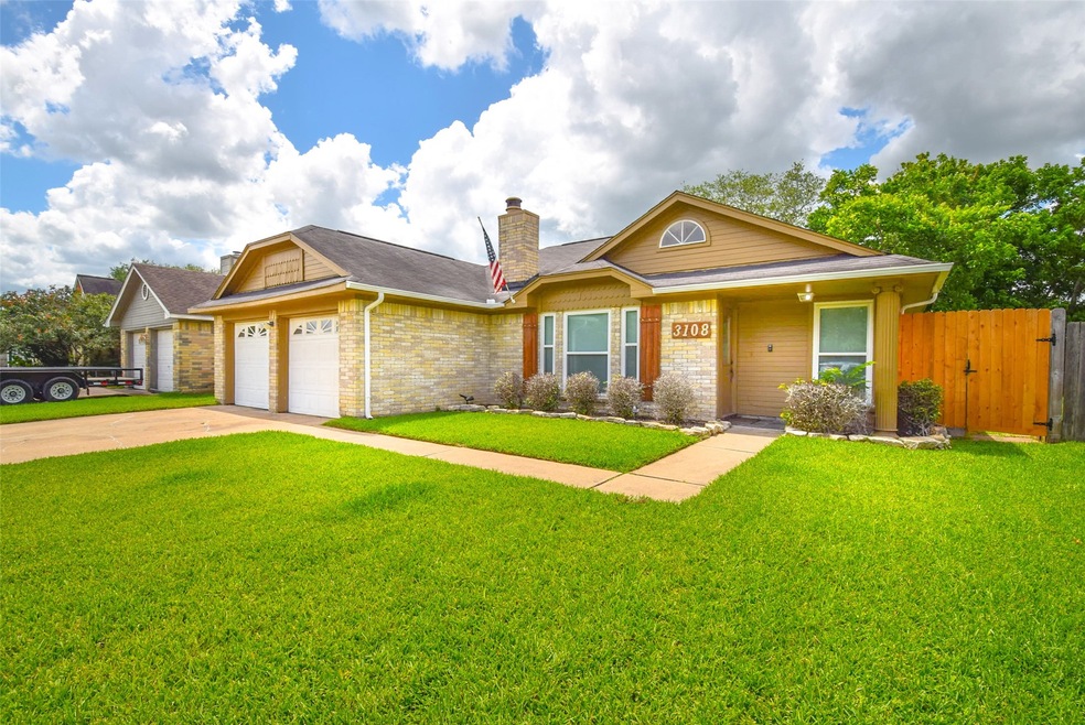 3108 Wood Fox Dr, Alvin, TX 77511 - photo 1