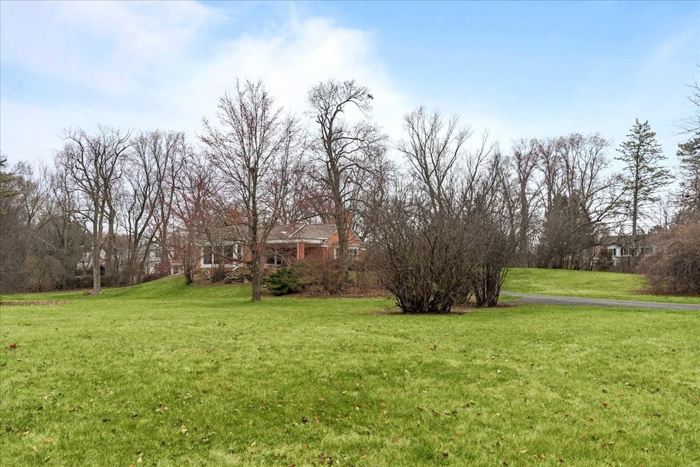 262 E Foster Place, Lake Forest, IL 60045 - photo 1