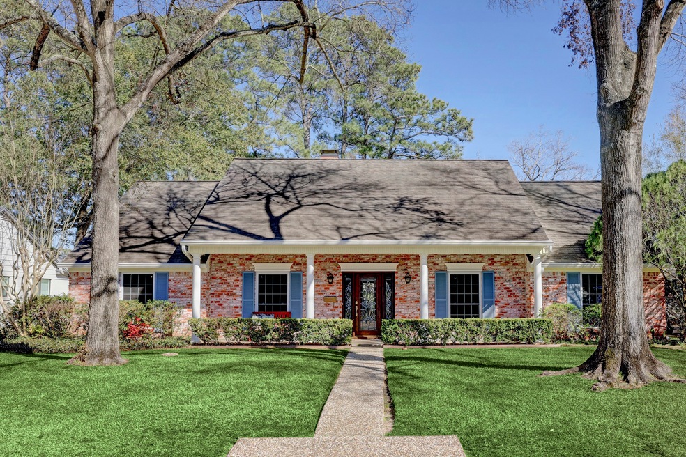 838 W Forest Dr, Houston, TX 77079 - photo 1