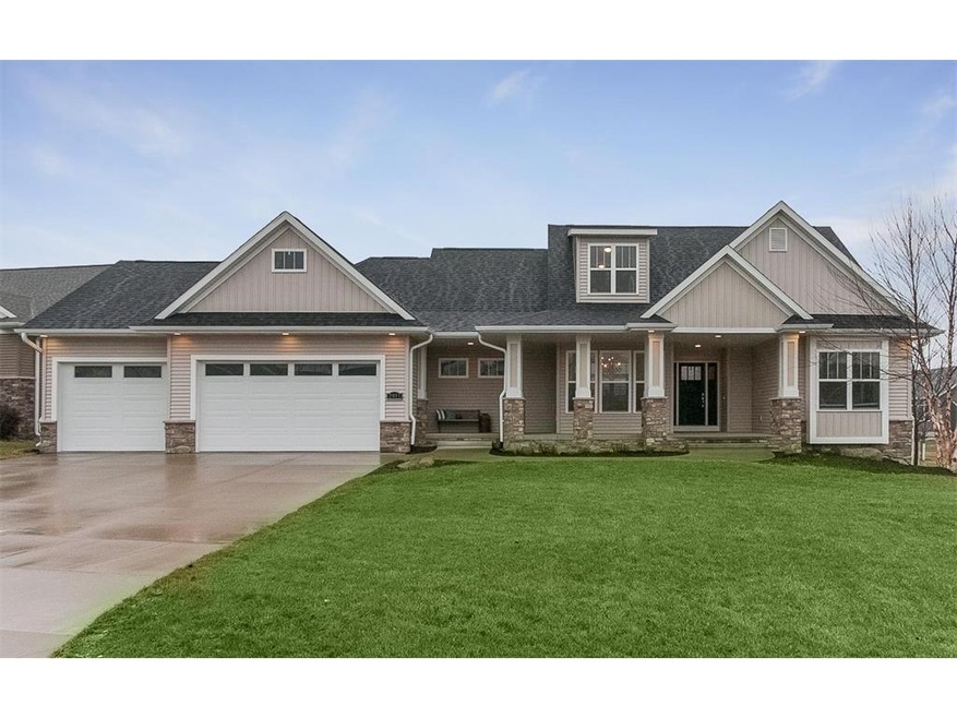 2911 Diamondhead Rd, Hiawatha, IA 52233 - photo 1