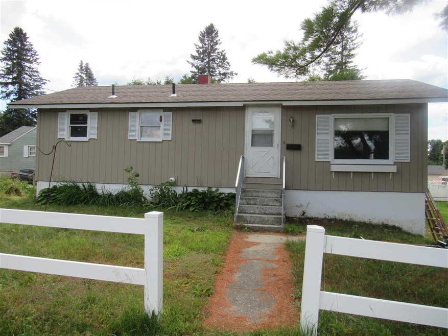 258 Saint John St, Saint Johnsbury, VT 05819 - photo 1