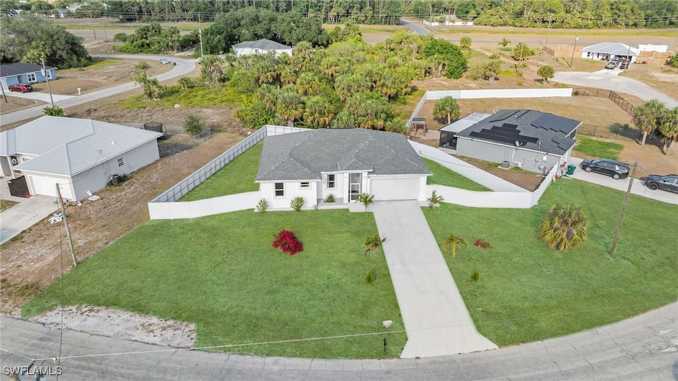 1049 Canoe Ct, Labelle, FL 33935 - photo 1