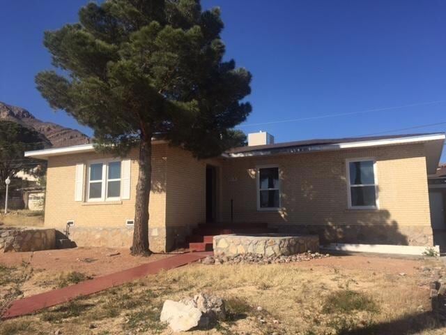 2525 Altura Ave unit 3, El Paso, TX 79930 - photo 1