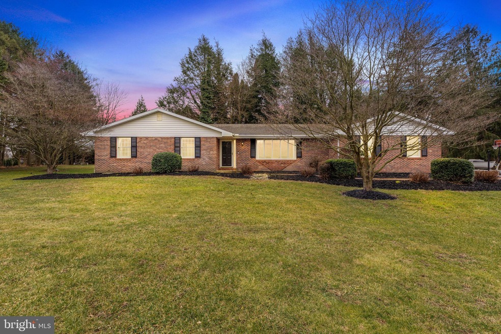 104 W Locust Ln, Kennett Square, PA 19348 - photo 1