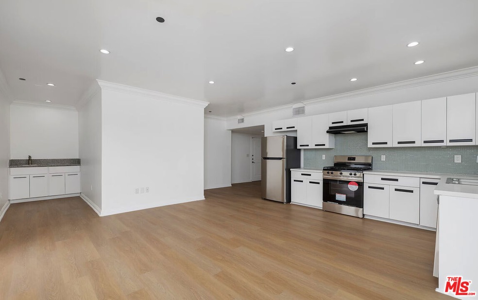 930 S Robertson Blvd unit 504, Los Angeles, CA 90035 - photo 1