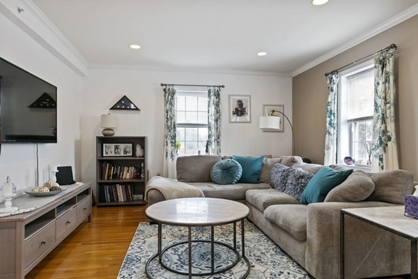 27 Commonwealth Ave unit 5, Chestnut Hill, MA 02467 - photo 1