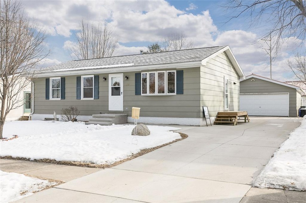 1155 Valley Park St, Marion, IA 52302 - photo 1