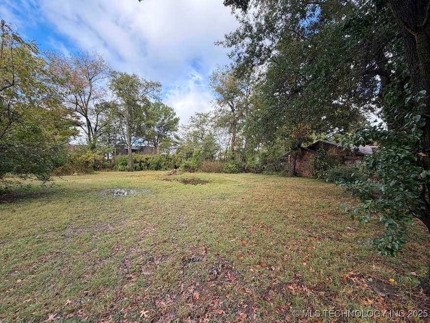 1223 E 7th St, Okmulgee, OK 74447 - photo 1
