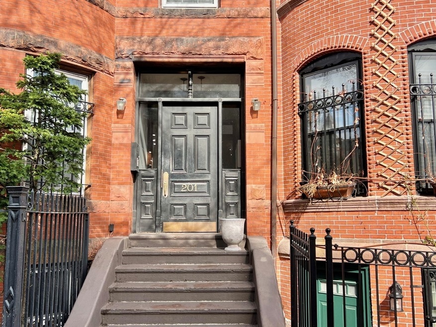 201 Saint Botolph St unit 3, Boston, MA 02115 - photo 1