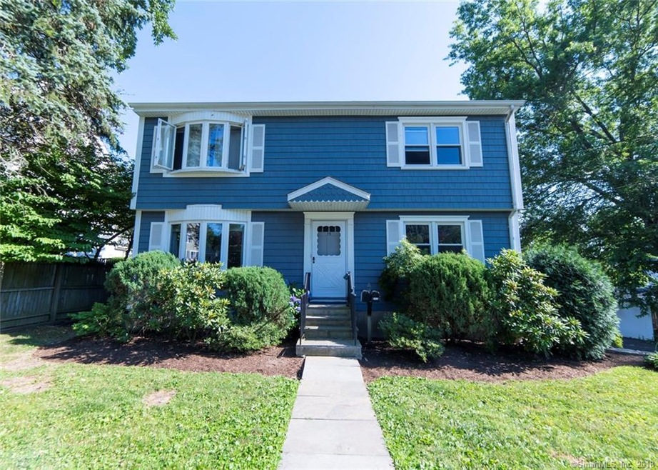 Welcome to 15 Neil Lane, in Riverside!