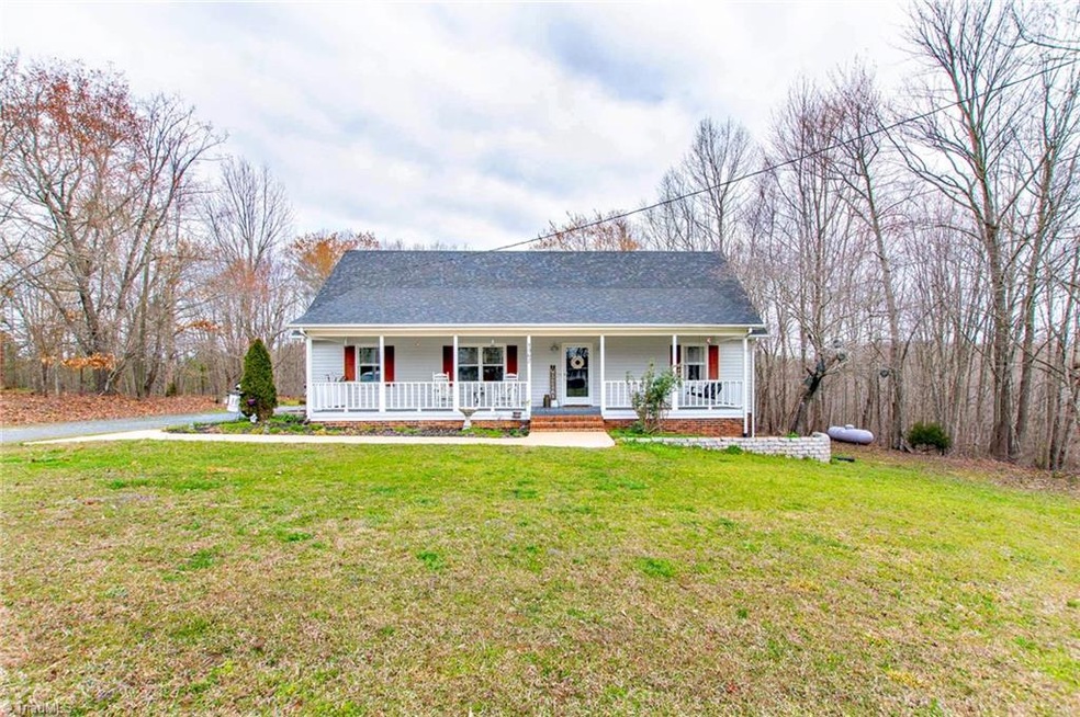 1062 Greenleaf Acres Dr, Asheboro, NC 27205 - photo 1