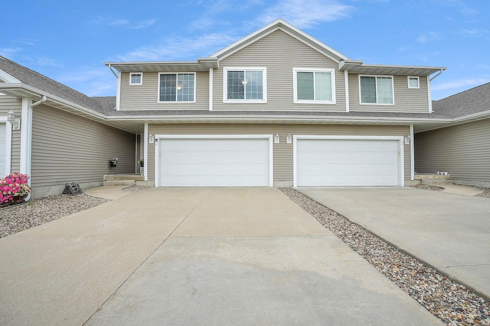 4825 Algonquin Dr unit 2, Cedar Falls, IA 50613 - photo 1