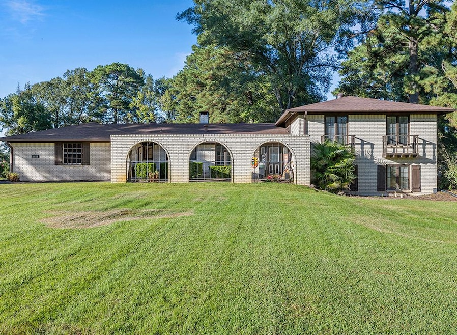 1720 Crestview St, Ashdown, AR 71822 - photo 1