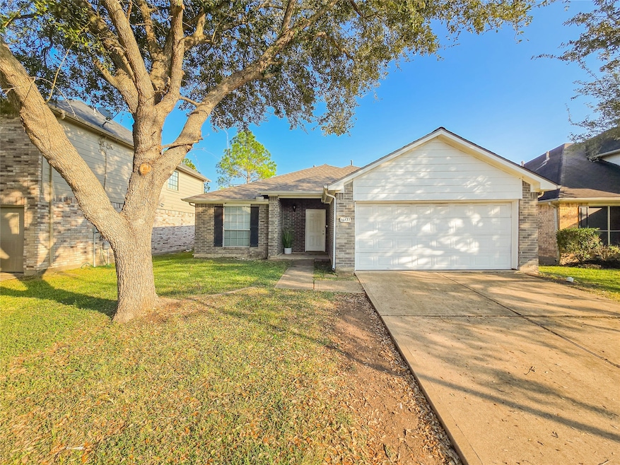 16131 Taloncrest Dr, Houston, TX 77083 - photo 1