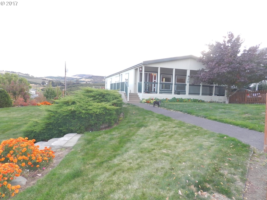 920 E 19th St, the Dalles, OR 97058 - photo 1