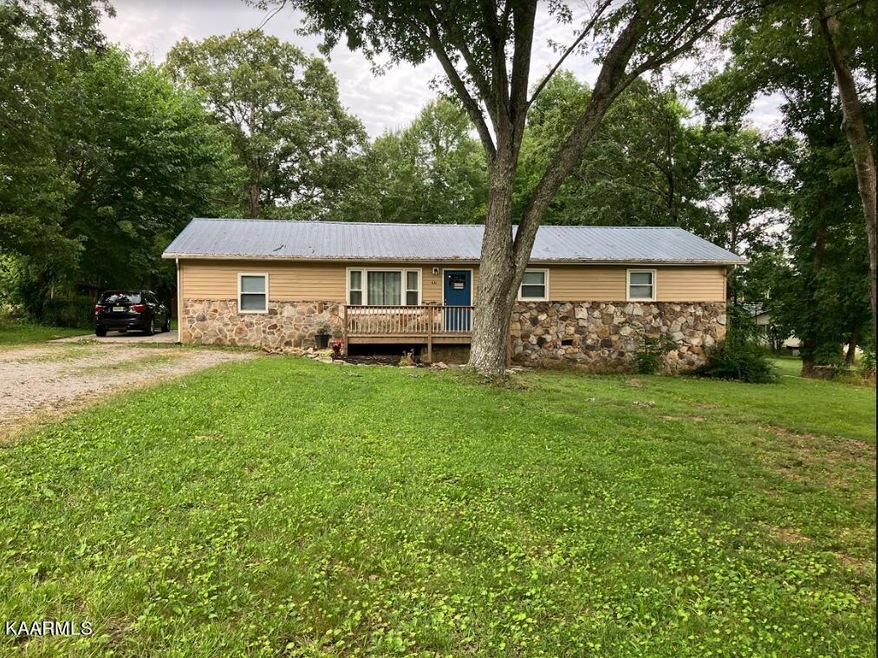 641 Dillon St, Crossville, TN 38555 - photo 1