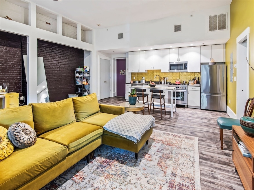 28 Adams St unit 102, Worcester, MA 01604 - photo 1