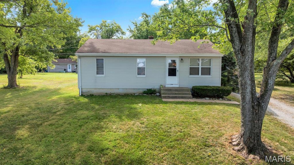 2820 Mulberry Ln, Saint Charles, MO 63303 - photo 1