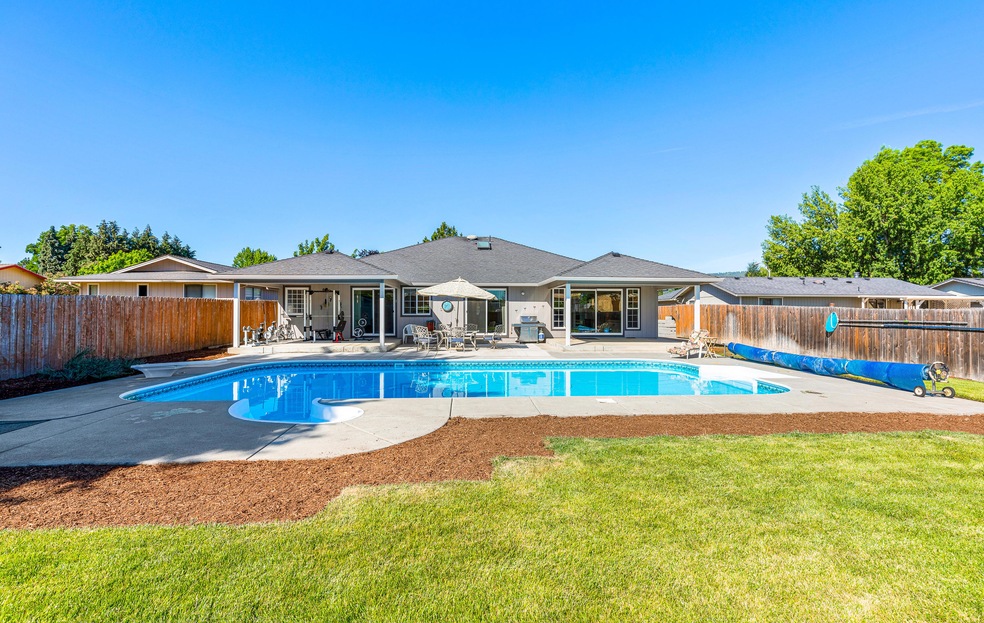 507 Glenn Way, Central Point, OR 97502