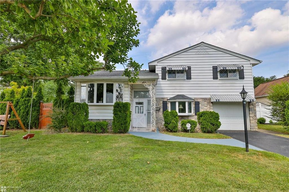 1594 Rudolph Dr, Bethlehem, PA 18018 - photo 1